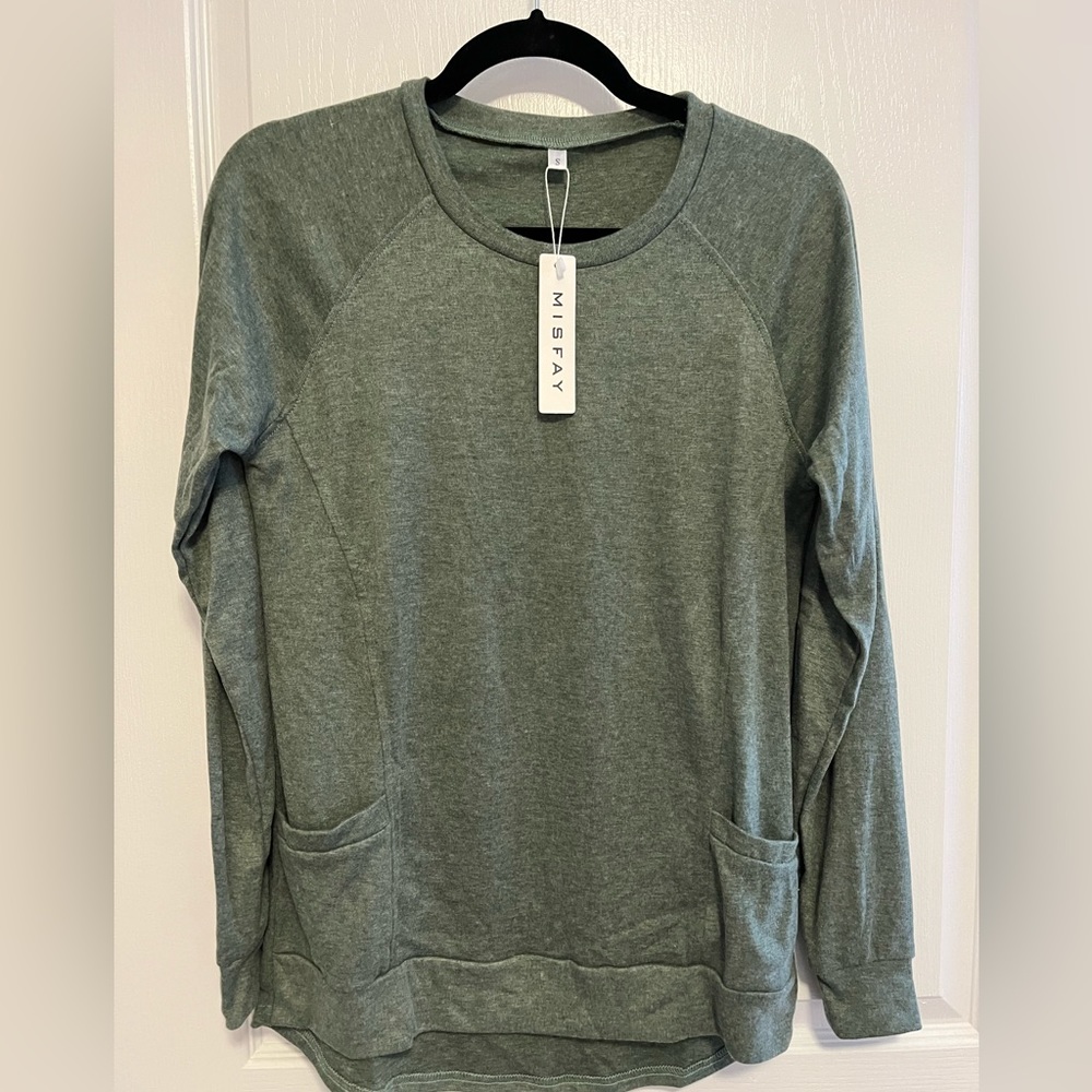 Long sleeve top with pockets, Size Small, Never Worn with tags